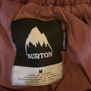 Burton ski bibs, only worn a few times so they are in very good condition.